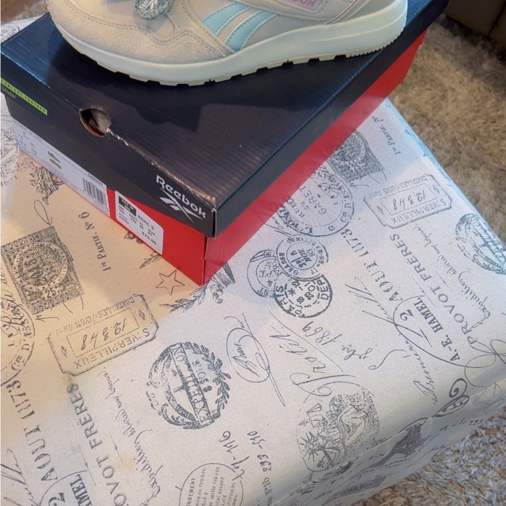 Reebok Women's Sneakers - chalk/ mist/RosGol and Light Blue